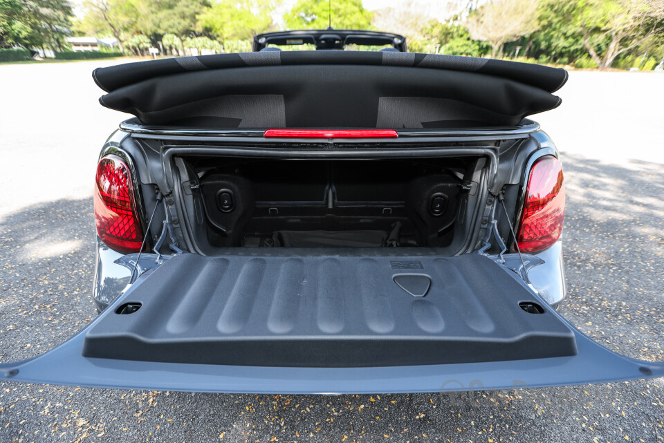 MINI Convertible F67 (2025) Interior