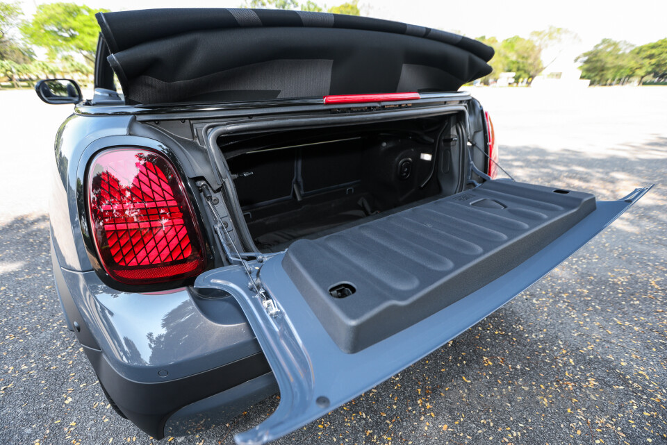 MINI Convertible F67 (2025) Interior