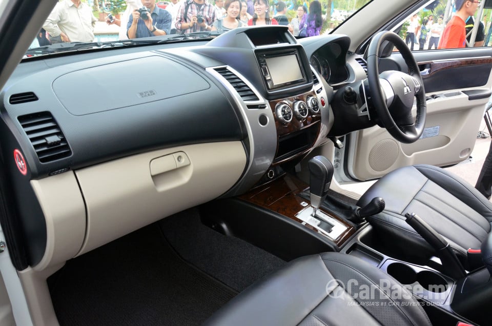 Mitsubishi Pajero Sport Mk1 Facelift (2013) Interior
