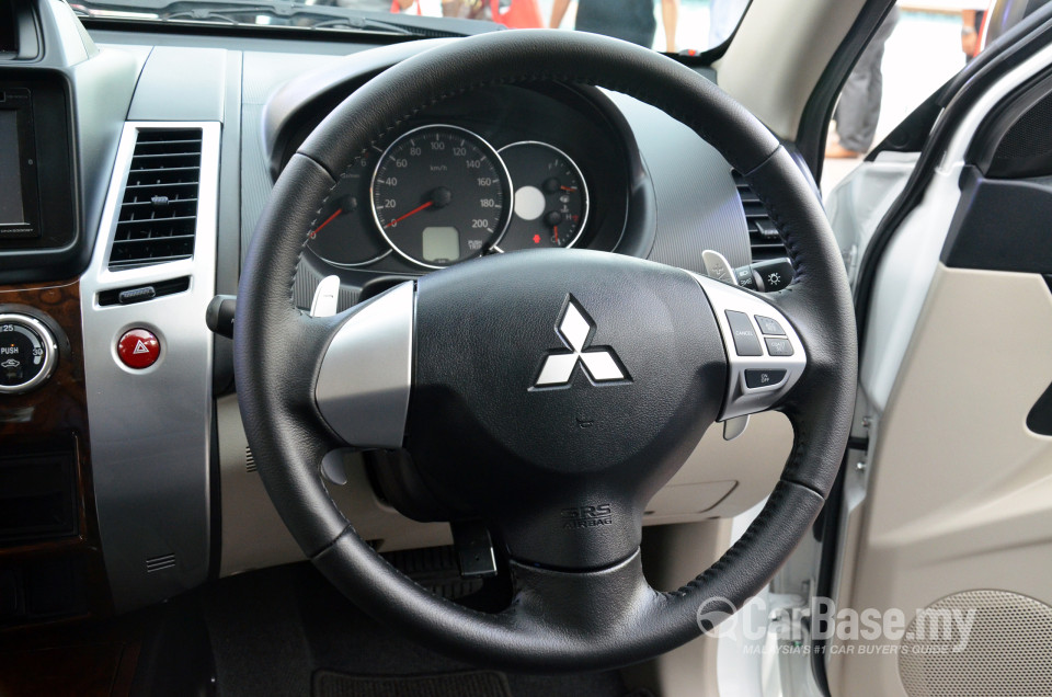 Mitsubishi Pajero Sport Mk1 Facelift (2013) Interior