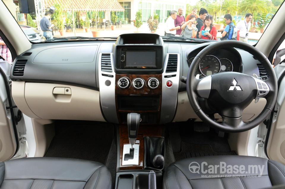 Mitsubishi Pajero Sport Mk1 Facelift (2013) Interior