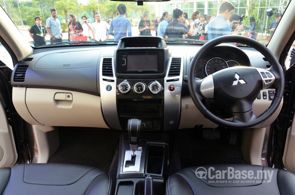 Mitsubishi Pajero Sport Mk1 Facelift (2013) Interior