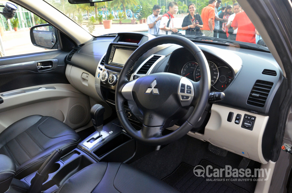 Mitsubishi Pajero Sport Mk1 Facelift (2013) Interior