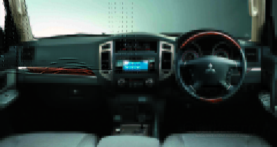 Mitsubishi Pajero V80 Facelift 2 (2014) Interior