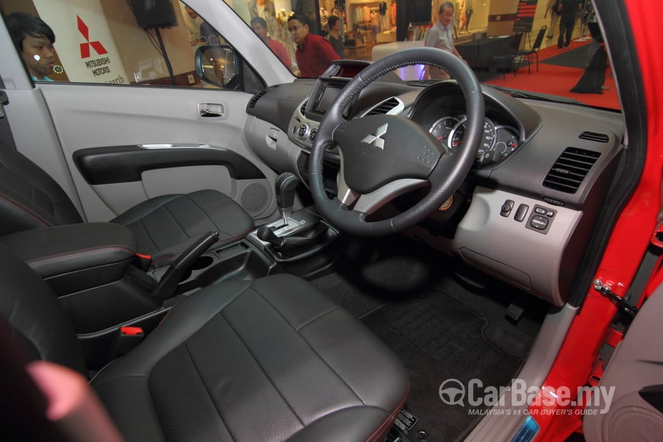 Mitsubishi Triton Mk1 Facelift (2014) Interior