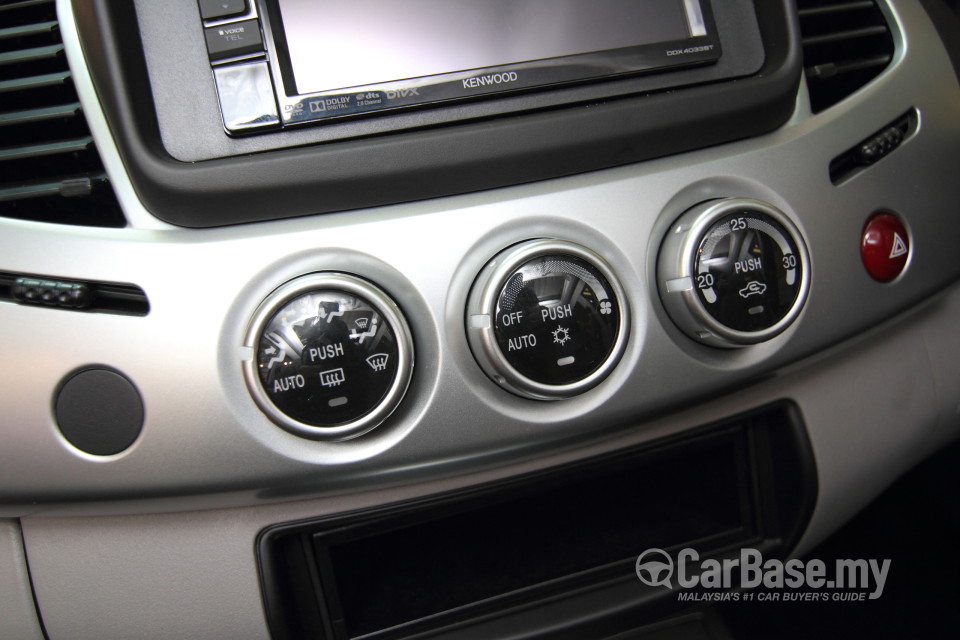 Mitsubishi Triton Mk1 Facelift (2014) Interior