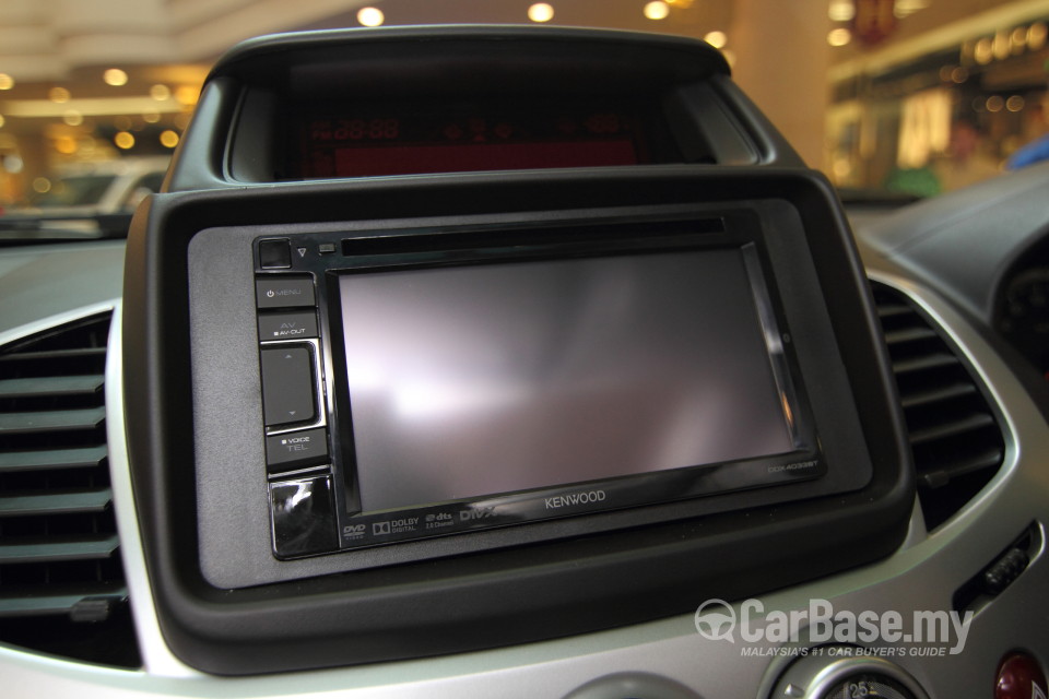 Mitsubishi Triton Mk1 Facelift (2014) Interior