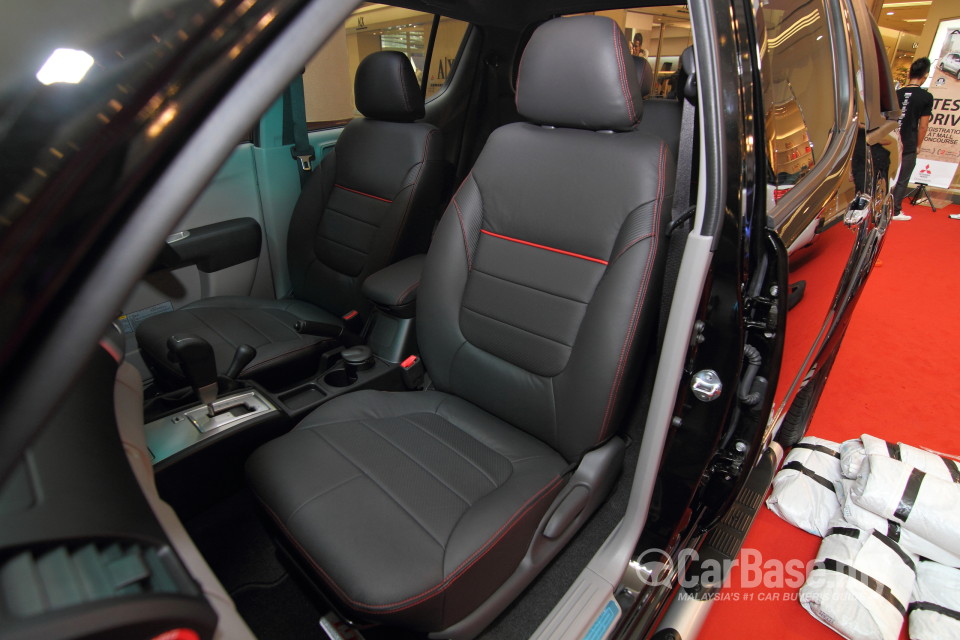 Mitsubishi Triton Mk1 Facelift (2014) Interior