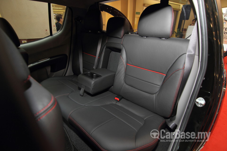 Mitsubishi Triton Mk1 Facelift (2014) Interior