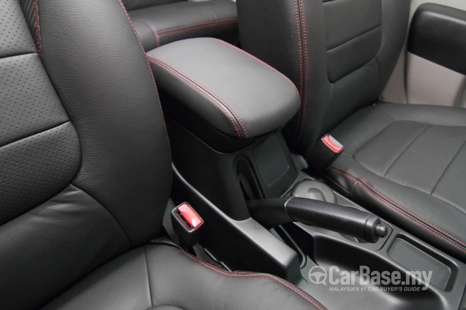 Mitsubishi Triton Mk1 Facelift (2014) Interior