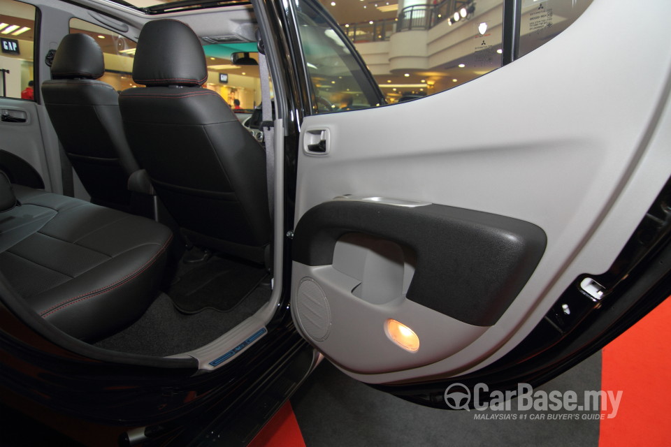 Mitsubishi Triton Mk1 Facelift (2014) Interior
