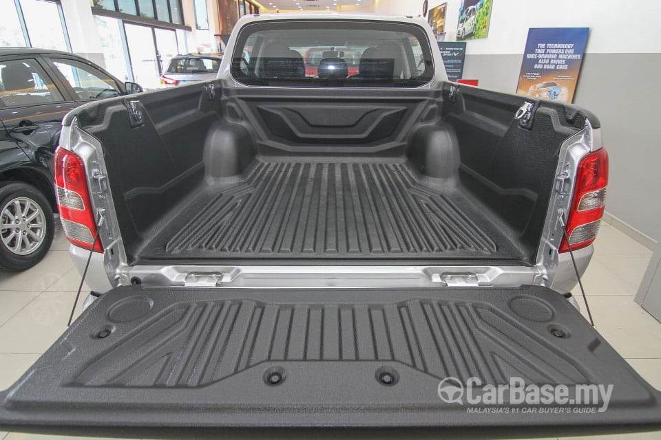 Mitsubishi Triton Mk2 (2015) Exterior