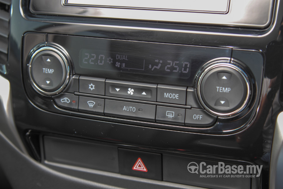 Mitsubishi Triton Mk2 (2015) Interior