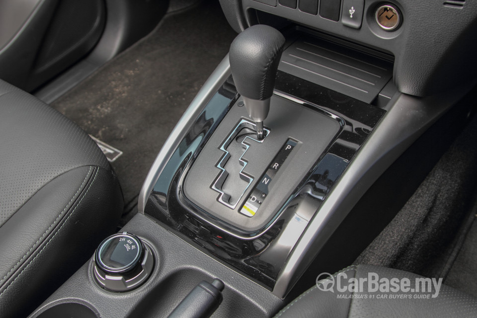 Mitsubishi Triton Mk2 (2015) Interior