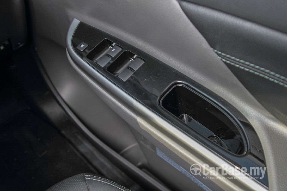 Mitsubishi Triton Mk2 (2015) Interior