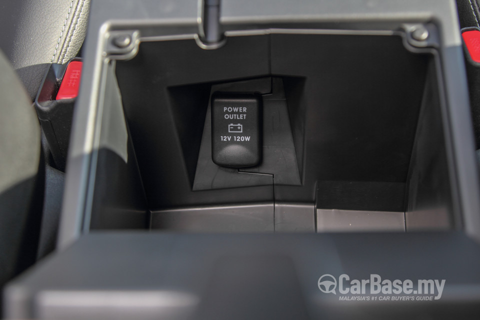 Mitsubishi Triton Mk2 (2015) Interior