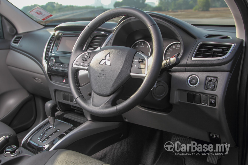 Mitsubishi Triton Mk2 (2015) Interior