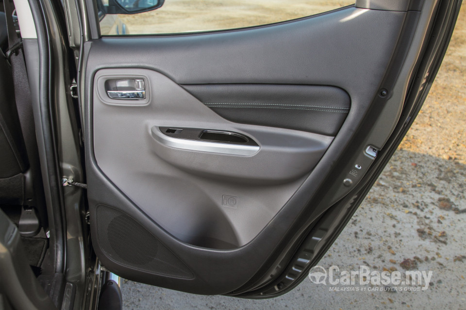 Mitsubishi Triton Mk2 (2015) Interior