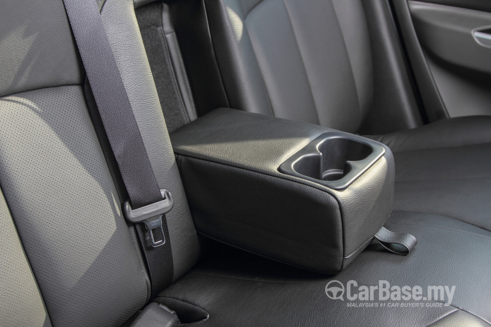 Mitsubishi Triton Mk2 (2015) Interior