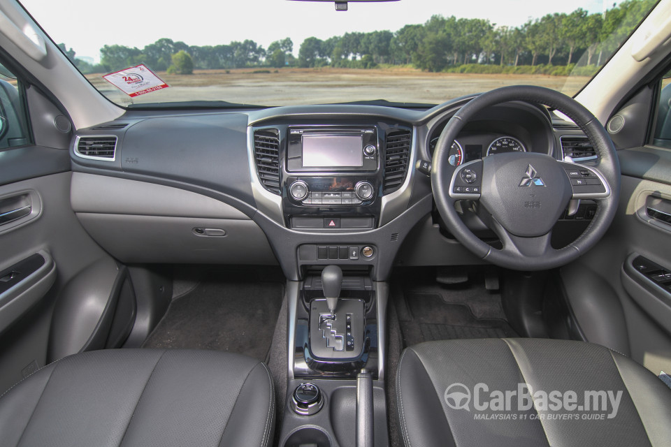 Mitsubishi Triton Mk2 (2015) Interior