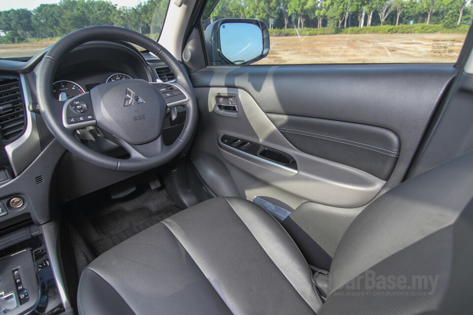 Nissan Navara D23 Facelift (2021) Interior