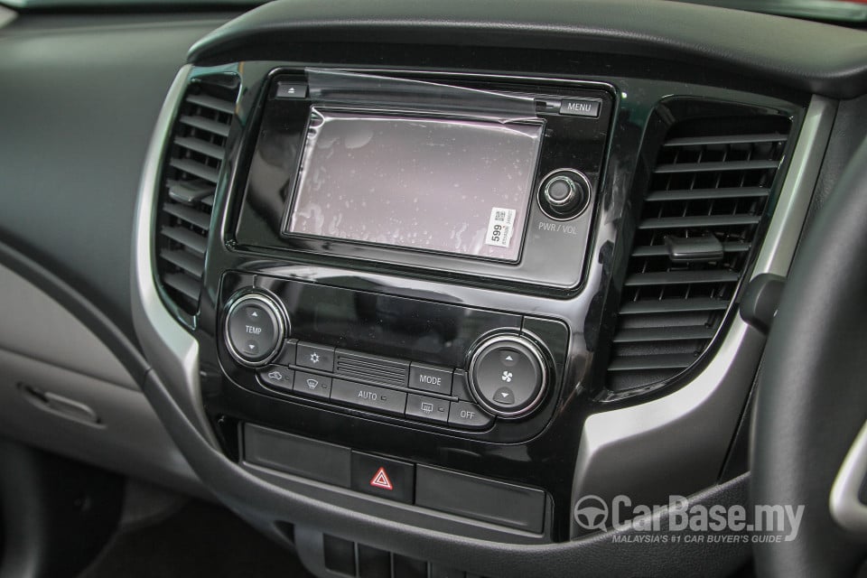 Mitsubishi Triton Mk2 (2015) Interior