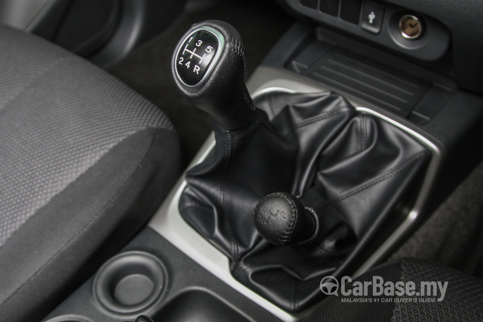 Mitsubishi Triton Mk2 (2015) Interior