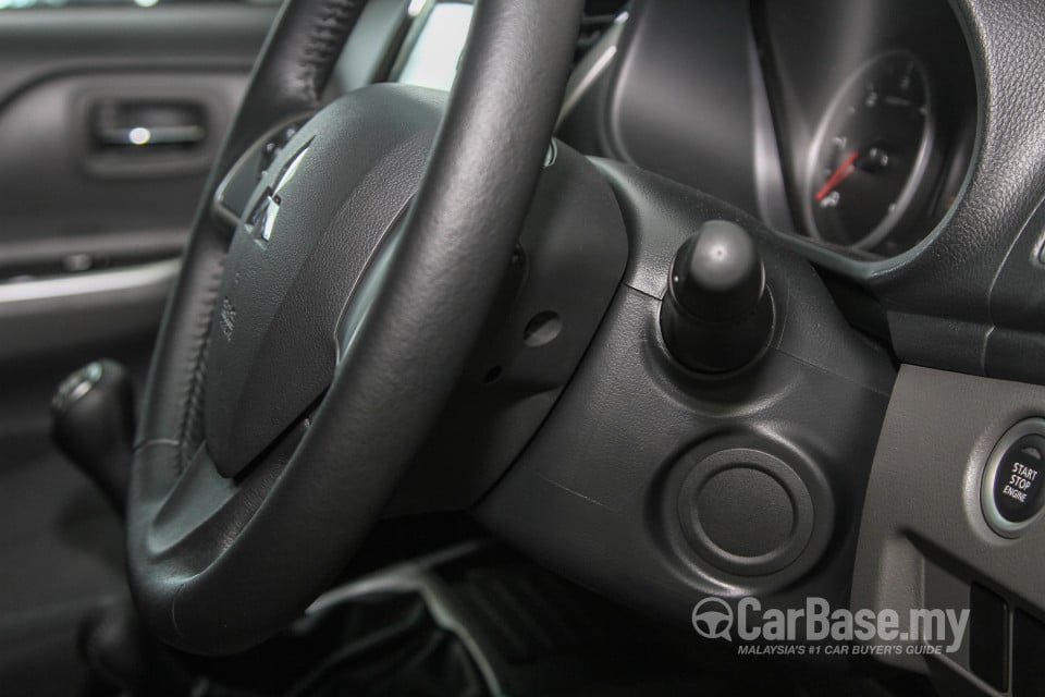 Mitsubishi Triton Mk2 (2015) Interior