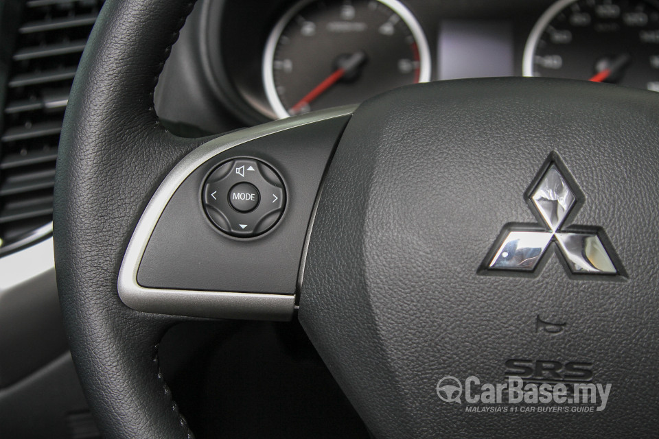 Mitsubishi Triton Mk2 (2015) Interior