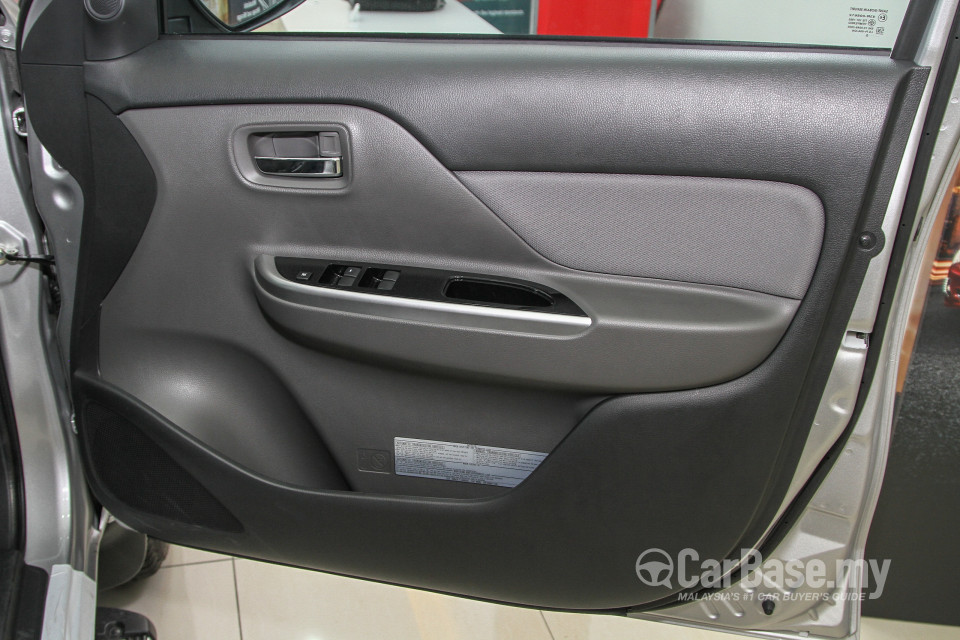 Mitsubishi Triton Mk2 (2015) Interior