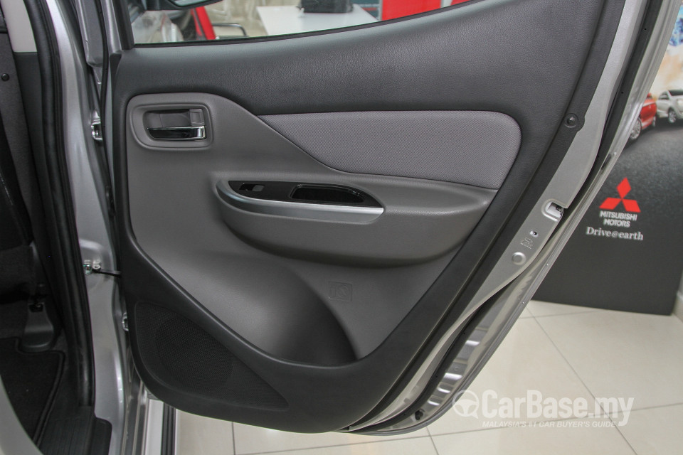 Mitsubishi Triton Mk2 (2015) Interior