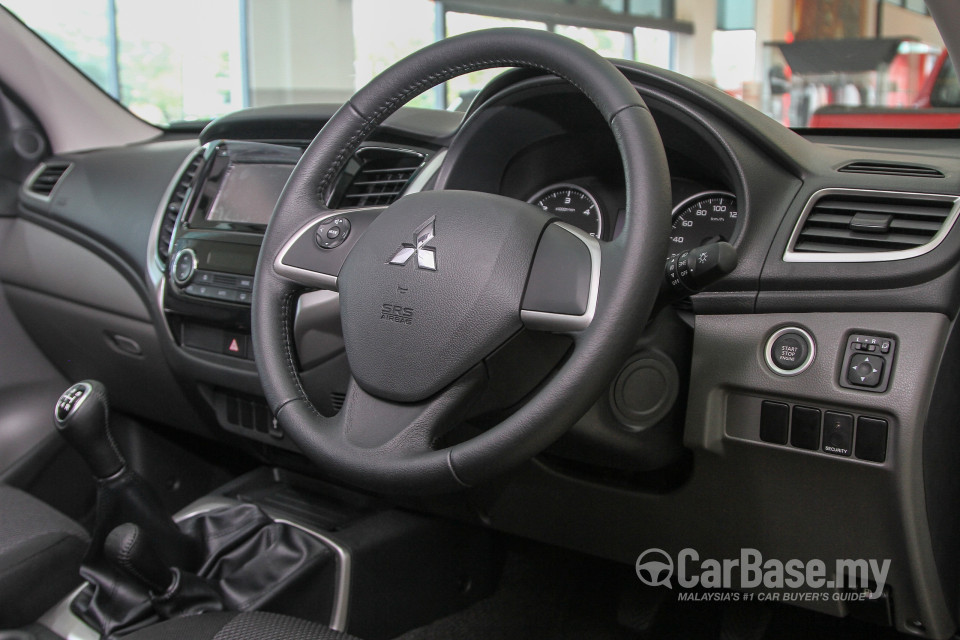 Mitsubishi Triton Mk2 (2015) Interior