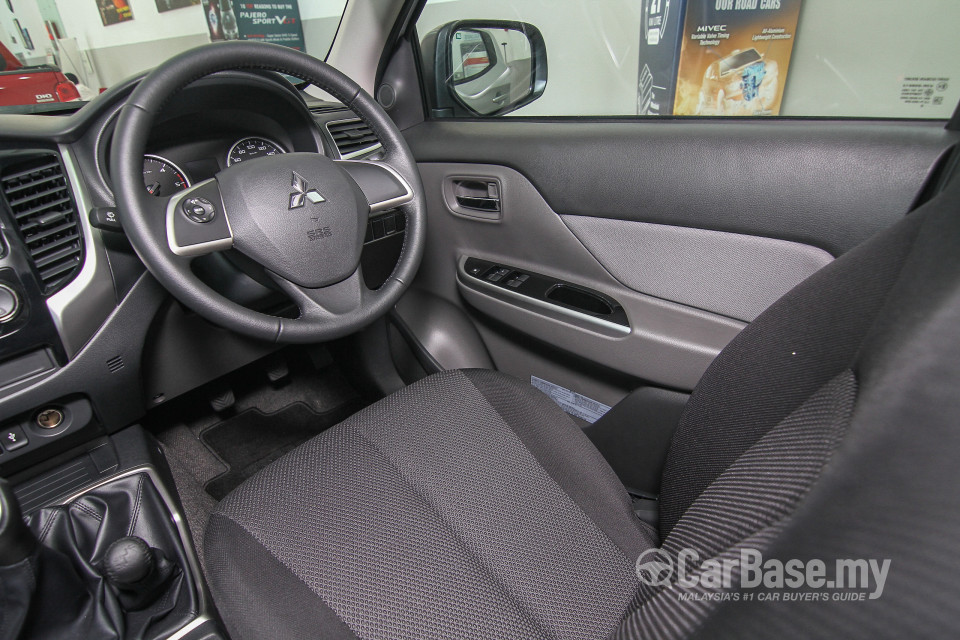 Mitsubishi Triton Mk2 (2015) Interior