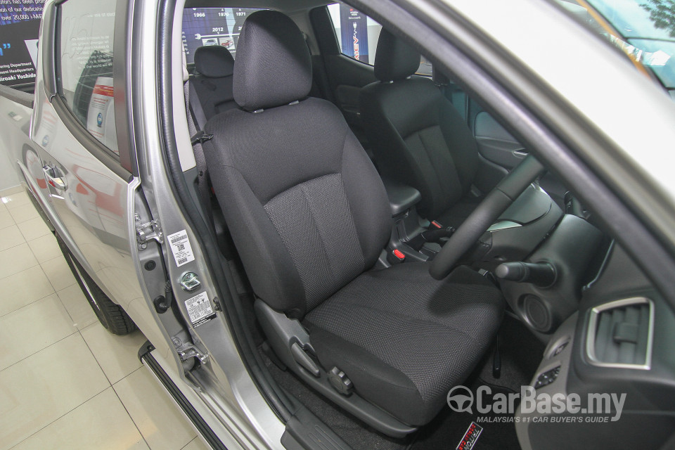 Mitsubishi Triton Mk2 (2015) Interior
