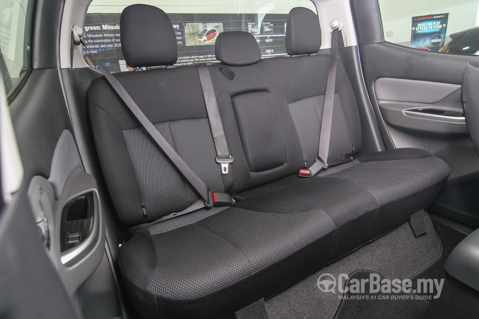 Mitsubishi Triton Mk2 (2015) Interior