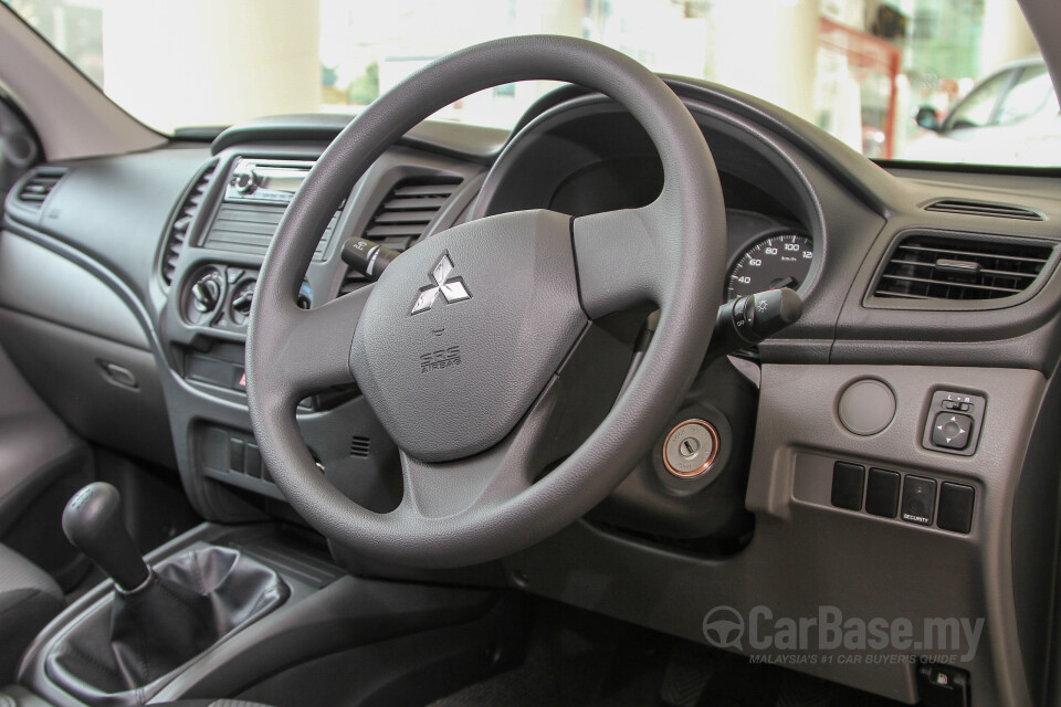 Mitsubishi Outlander RE Facelift (2016) Interior