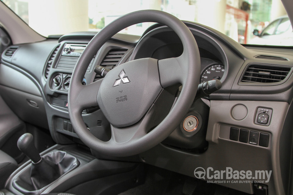 Mitsubishi Triton Mk2 (2015) Interior