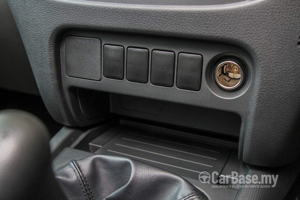 Mitsubishi Triton Mk2 (2015) Interior