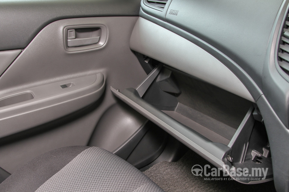 Mitsubishi Triton Mk2 (2015) Interior