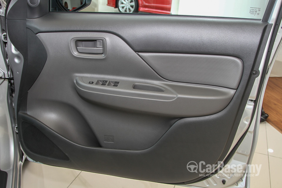 Mitsubishi Triton Mk2 (2015) Interior