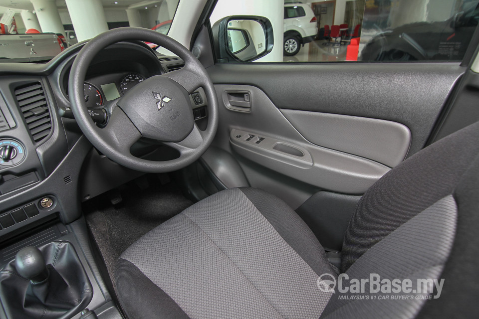 Mitsubishi Triton Mk2 (2015) Interior