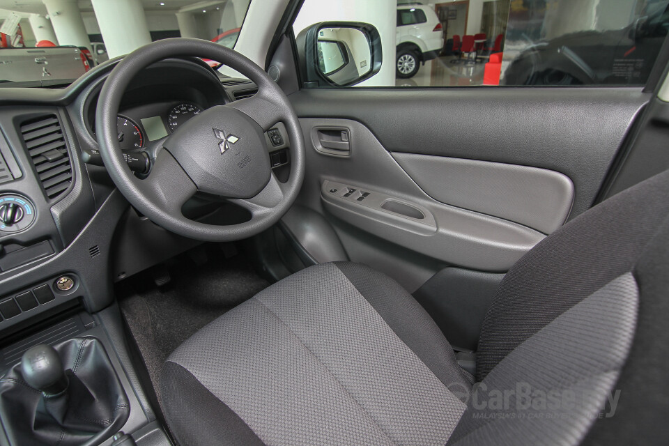 Toyota Fortuner AN160 (2016) Interior