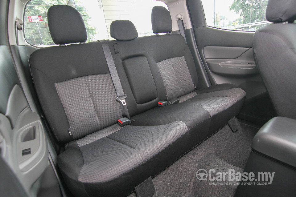 Mitsubishi Triton Mk2 (2015) Interior