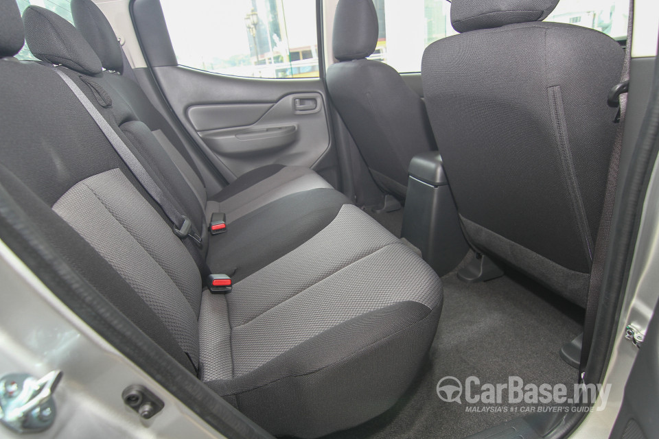 Mitsubishi Triton Mk2 (2015) Interior