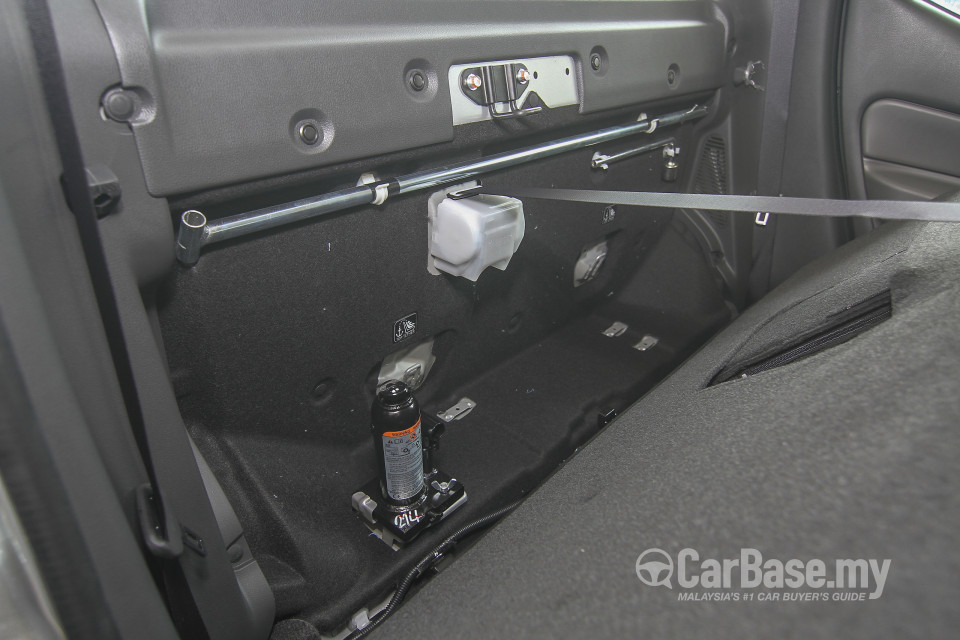 Mitsubishi Triton Mk2 (2015) Interior