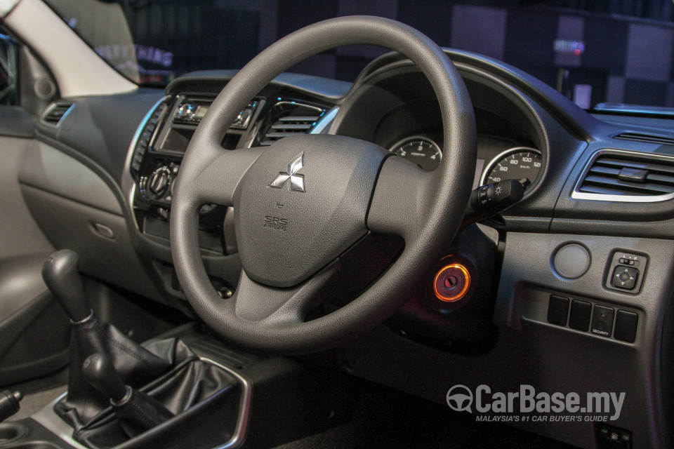 Mitsubishi Triton Mk2 (2015) Interior