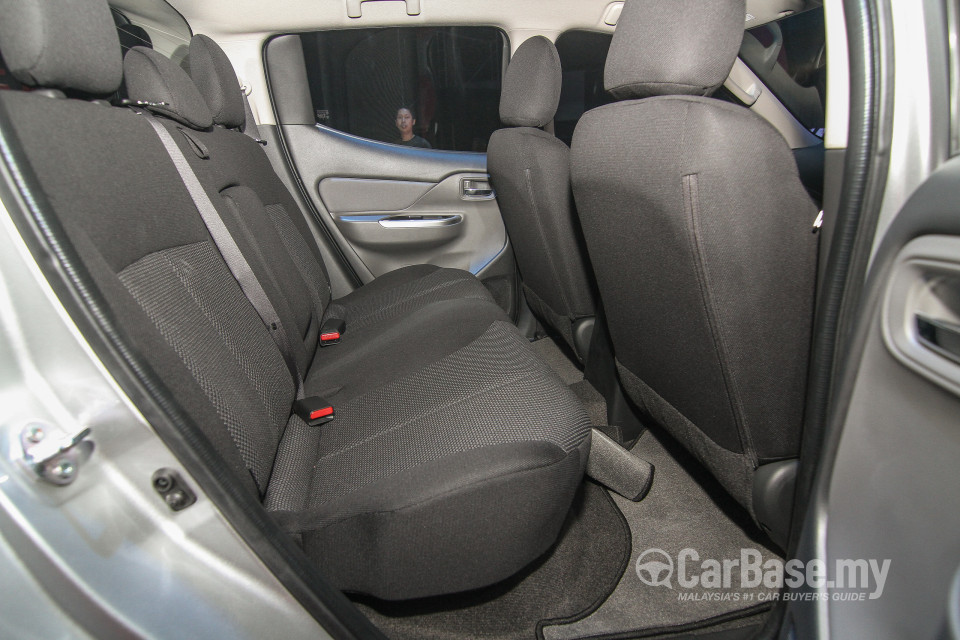 Mitsubishi Triton Mk2 (2015) Interior