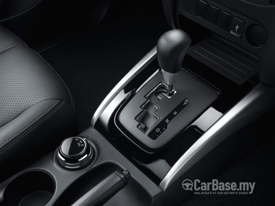Mitsubishi Triton Mk2 (2015) Interior