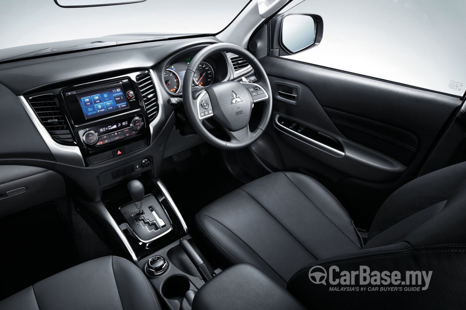 Mitsubishi Triton Mk2 (2015) Interior