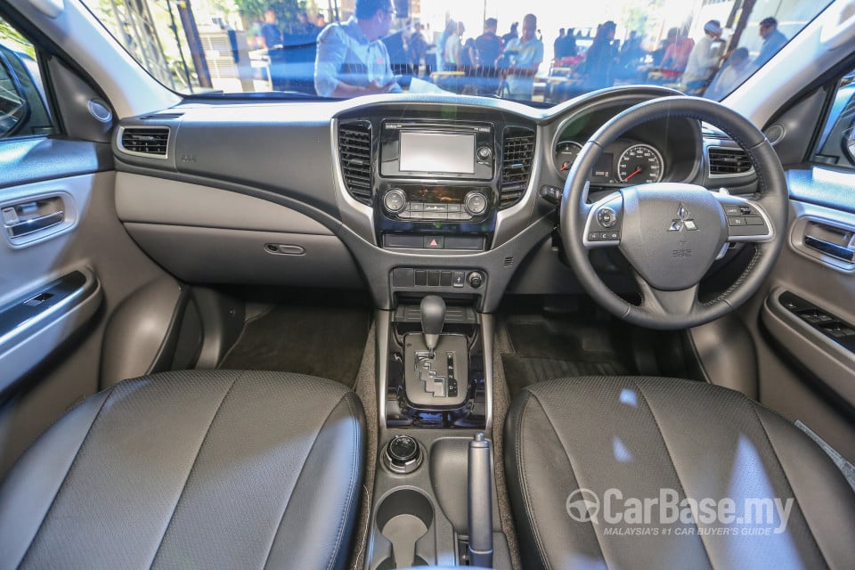 Mitsubishi Triton Mk2 (2015) Interior